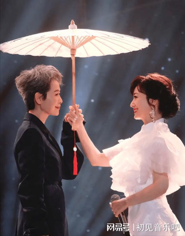 许仙30年后撒糖竟藏惊天秘密爱游戏爱体育神仙售后！白娘子(图2)